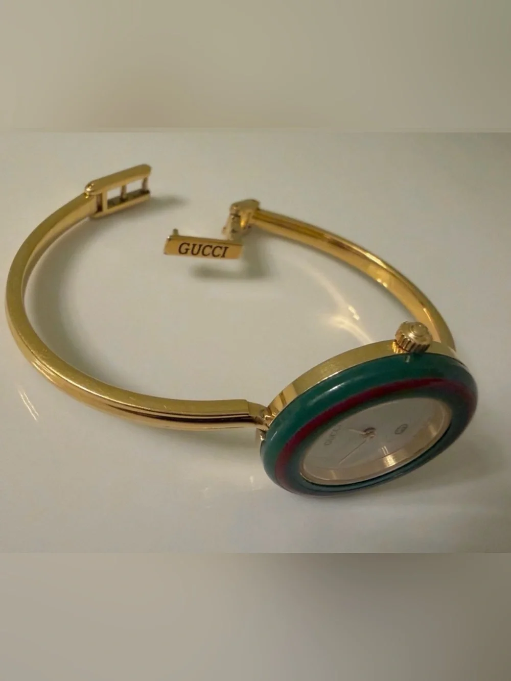 NEAR MINT “Beautiful ”~Gucci Interchangeable (12) Bezel Watch With Box/Paper